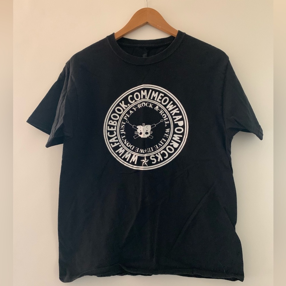 Meow Kapow tshirt size medium